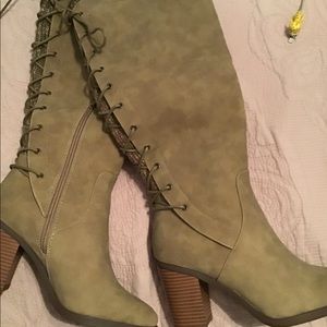 Heeled boots